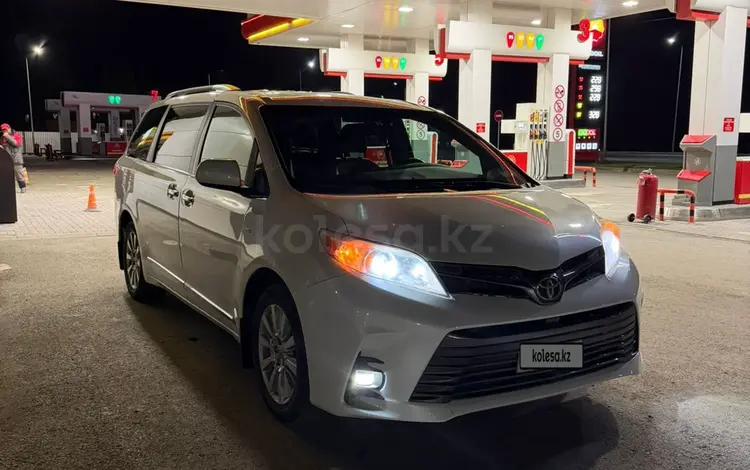 Toyota Sienna 2017 года за 11 500 000 тг. в Актобе