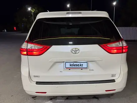 Toyota Sienna 2017 года за 11 500 000 тг. в Актобе – фото 5