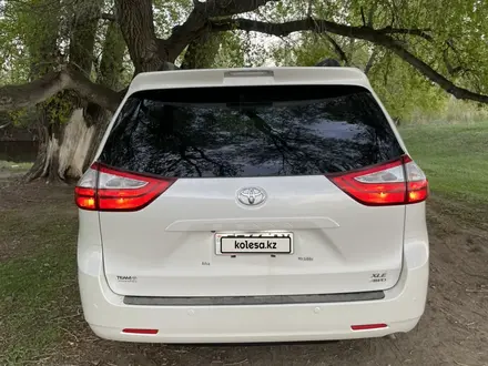 Toyota Sienna 2017 года за 11 500 000 тг. в Актобе – фото 10