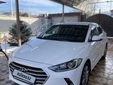 Hyundai Elantra 2018 года за 8 300 000 тг. в Шымкент – фото 2