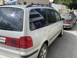 Volkswagen Sharan 2001 годаүшін1 900 000 тг. в Костанай