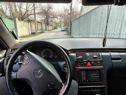 Mercedes-Benz E 320 1997 года за 2 500 000 тг. в Алматы – фото 2
