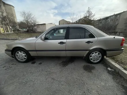 Mercedes-Benz C 180 1994 года за 2 650 000 тг. в Талдыкорган – фото 3