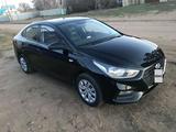Hyundai Solaris 2017 года за 4 800 000 тг. в Уральск – фото 2