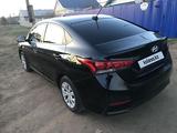 Hyundai Solaris 2017 года за 4 800 000 тг. в Уральск – фото 4