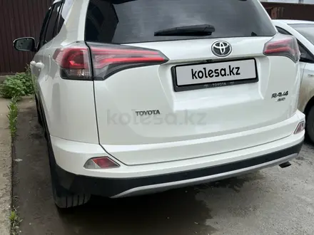 Toyota RAV4 2016 года за 11 150 000 тг. в Актобе – фото 6
