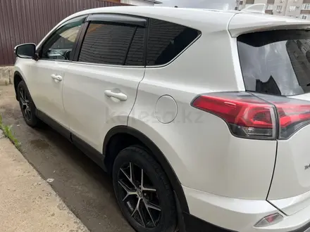 Toyota RAV4 2016 года за 11 150 000 тг. в Актобе