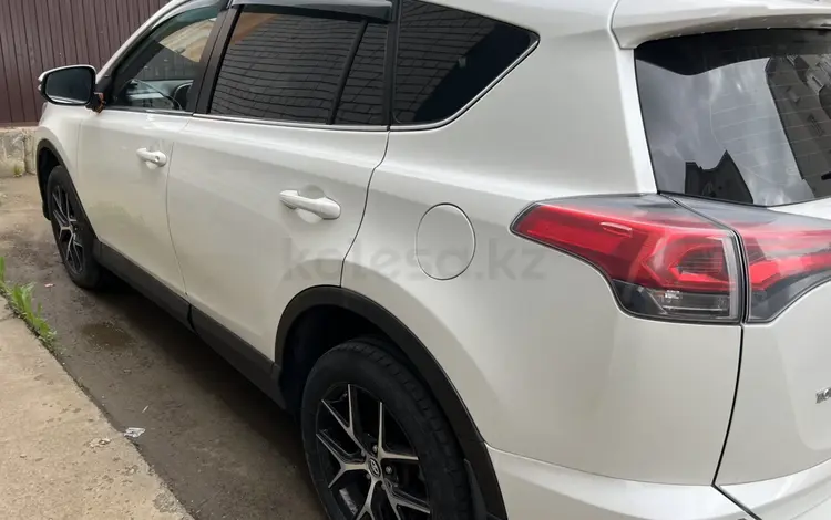 Toyota RAV4 2016 года за 11 150 000 тг. в Актобе