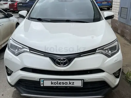 Toyota RAV4 2016 года за 11 150 000 тг. в Актобе – фото 3