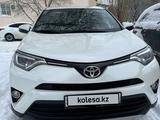 Toyota RAV4 2016 года за 11 800 000 тг. в Актобе – фото 3