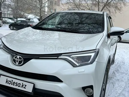 Toyota RAV4 2016 годаүшін11 500 000 тг. в Актобе