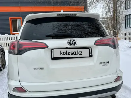 Toyota RAV4 2016 годаүшін11 500 000 тг. в Актобе – фото 7