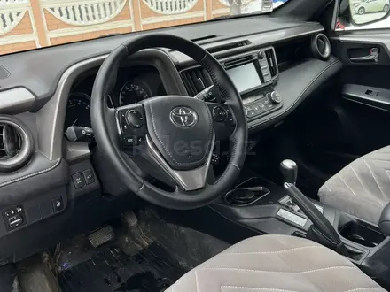 Toyota RAV4 2016 годаүшін11 500 000 тг. в Актобе – фото 8