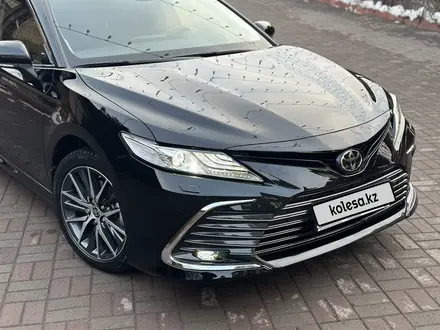 Toyota Camry 2023 года за 19 990 000 тг. в Алматы – фото 6