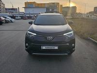 Toyota RAV4 2018 года за 13 500 000 тг. в Актобе