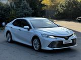 Toyota Camry 2018 года за 13 700 000 тг. в Алматы – фото 3