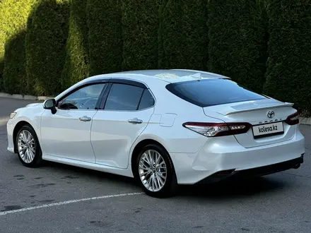 Toyota Camry 2018 года за 13 700 000 тг. в Алматы – фото 6