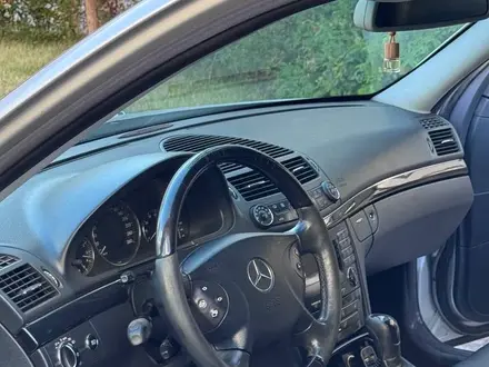 Mercedes-Benz E 320 2002 года за 4 850 000 тг. в Астана – фото 2