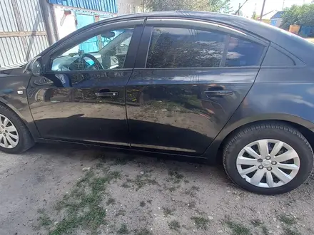 Chevrolet Cruze 2013 года за 3 500 000 тг. в Семей – фото 2