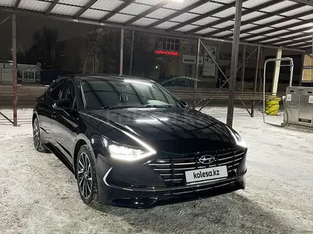 Hyundai Sonata 2023 года за 12 500 000 тг. в Актобе – фото 2
