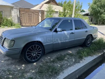 Mercedes-Benz E 320 1993 года за 2 000 000 тг. в Тараз – фото 3