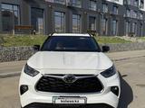 Toyota Highlander 2023 года за 28 000 000 тг. в Усть-Каменогорск