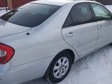 Toyota Camry 2004 года за 5 600 000 тг. в Уральск – фото 2