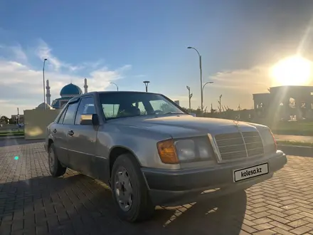 Mercedes-Benz E 230 1990 года за 1 400 000 тг. в Туркестан – фото 2