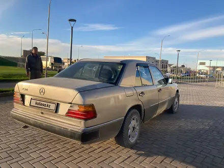 Mercedes-Benz E 230 1990 года за 1 400 000 тг. в Туркестан – фото 3