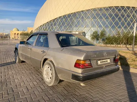 Mercedes-Benz E 230 1990 года за 1 400 000 тг. в Туркестан – фото 4