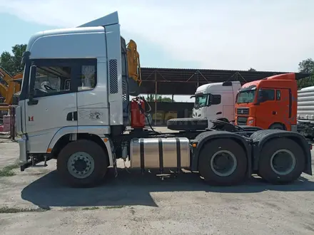 Shacman  SX42584W324C 2023 года за 33 290 000 тг. в Алматы