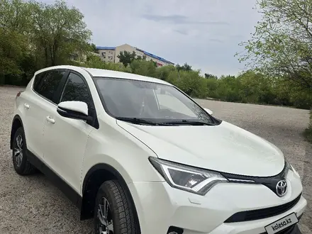 Toyota RAV4 2017 года за 12 000 000 тг. в Астана – фото 4