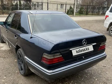 Mercedes-Benz E 320 1994 года за 1 900 000 тг. в Алматы – фото 4