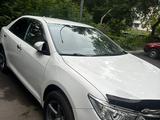 Toyota Camry 2014 года за 11 900 000 тг. в Караганда – фото 2