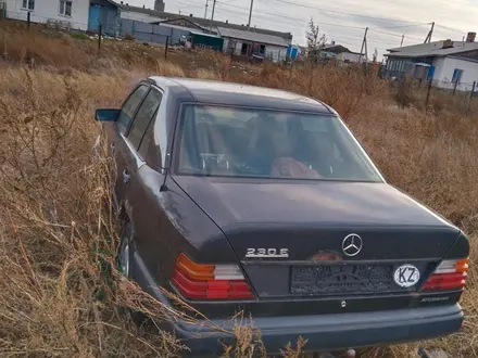 Mercedes-Benz E 220 1990 года за 650 000 тг. в Павлодар