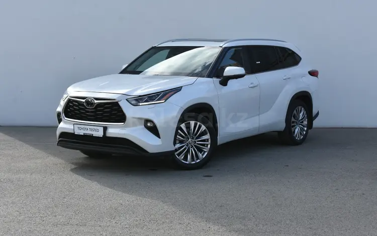 Toyota Highlander Luxe 2023 года за 29 400 000 тг. в Атырау