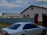 Mercedes-Benz E 280 1997 года за 2 500 000 тг. в Атырау – фото 3