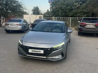 Hyundai Elantra, 2022