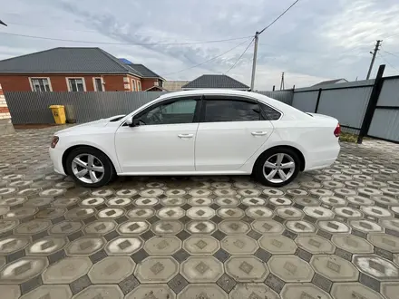 Volkswagen Passat 2014 года за 6 340 000 тг. в Уральск – фото 3