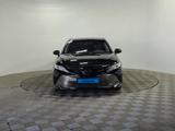 Toyota Camry 2018 года за 15 200 000 тг. в Алматы – фото 2