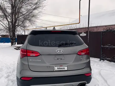 Hyundai Santa Fe 2015 года за 7 500 000 тг. в Уральск – фото 5