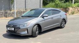 Hyundai Elantra 2018 годаүшін8 800 000 тг. в Алматы