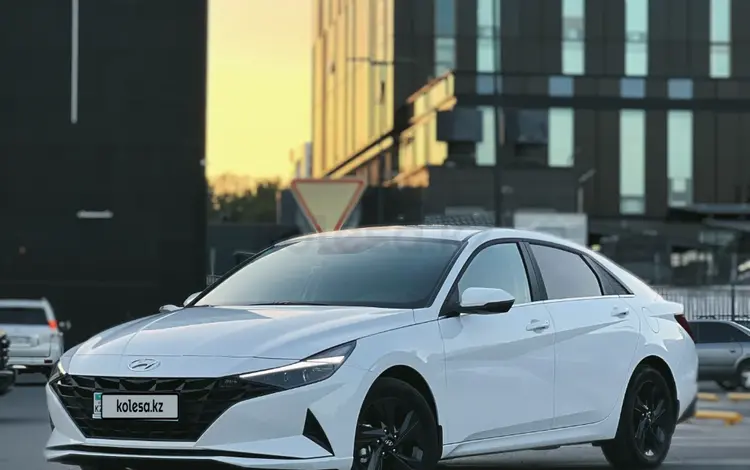 Hyundai Elantra 2022 годаfor11 500 000 тг. в Шымкент