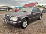 Mercedes-Benz E 220 1994 года за 2 400 000 тг. в Алматы – фото 2
