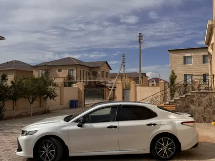 Toyota Camry 2020 года за 13 490 000 тг. в Актау – фото 2