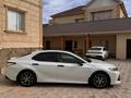 Toyota Camry 2020 года за 13 490 000 тг. в Актау – фото 3