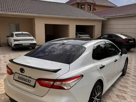 Toyota Camry 2020 года за 13 490 000 тг. в Актау – фото 4