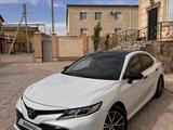 Toyota Camry 2020 года за 13 490 000 тг. в Актау