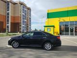 Toyota Camry 2013 года за 9 000 000 тг. в Уральск – фото 2