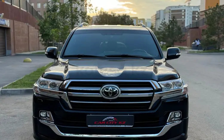 Toyota Land Cruiser 2018 года за 42 000 000 тг. в Астана